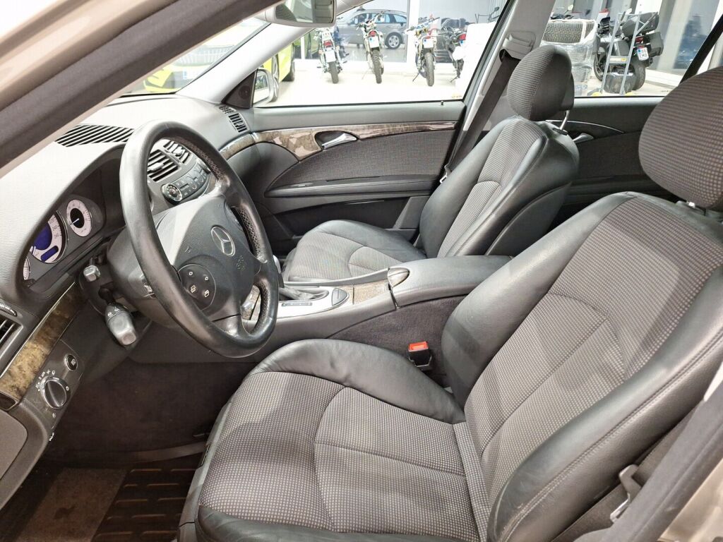 Mercedes-Benz E 2004 Harmaa
