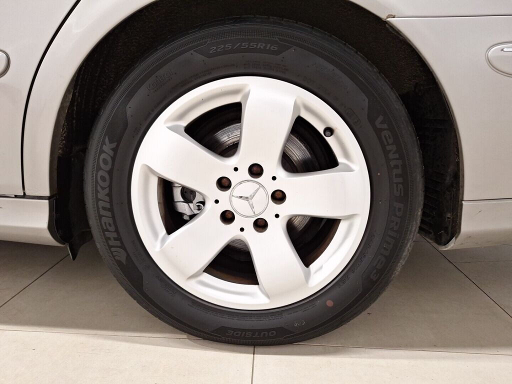 Mercedes-Benz E 2004 Harmaa