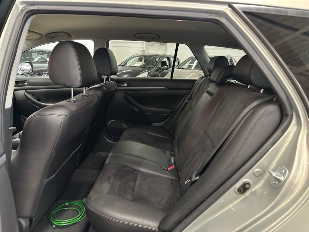 Toyota Avensis 2008 Vihreä