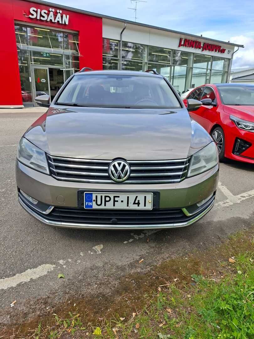 Volkswagen Passat 2011 Ruskea (beige)