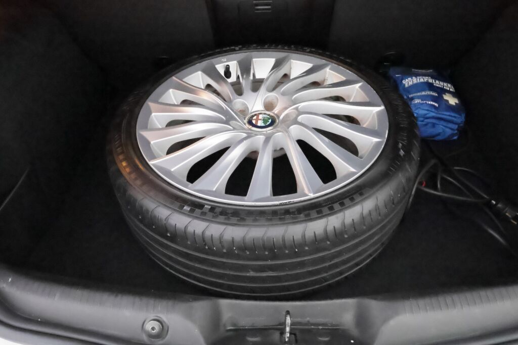 Alfa Romeo Giulietta 2011 Valkoinen