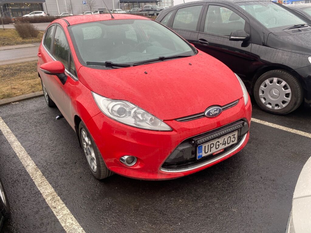 Ford Fiesta 2012 Punainen
