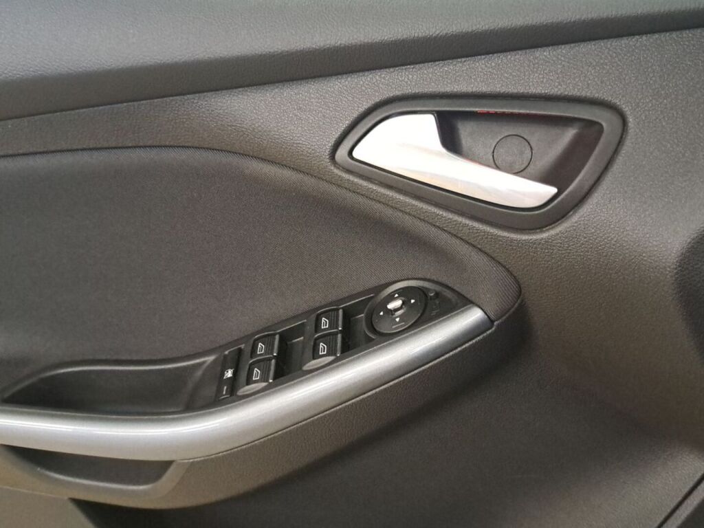 Ford Focus 2012 Harmaa