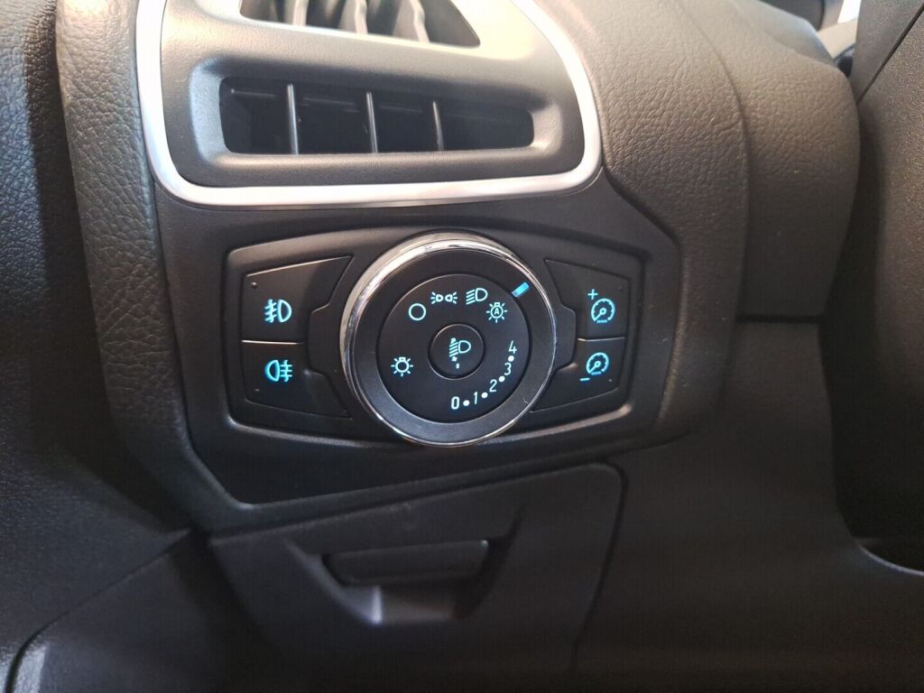 Ford Focus 2012 Ruskea (beige)