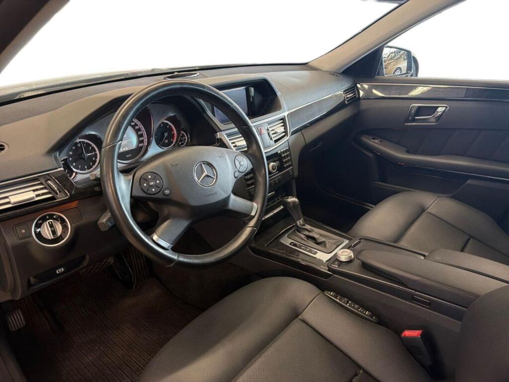 Mercedes-Benz E 2011 Harmaa