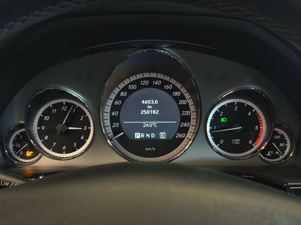 Mercedes-Benz E 2011 Harmaa