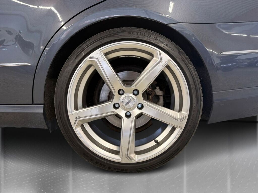 Mercedes-Benz E 2011 Harmaa
