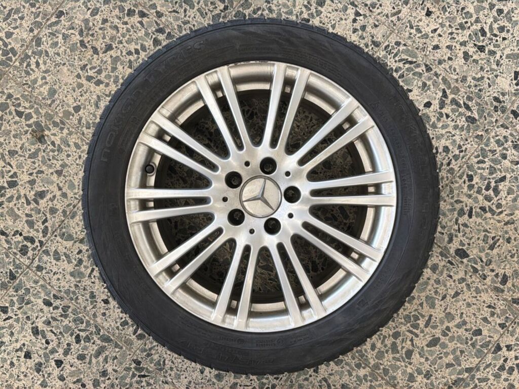Mercedes-Benz E 2011 Harmaa