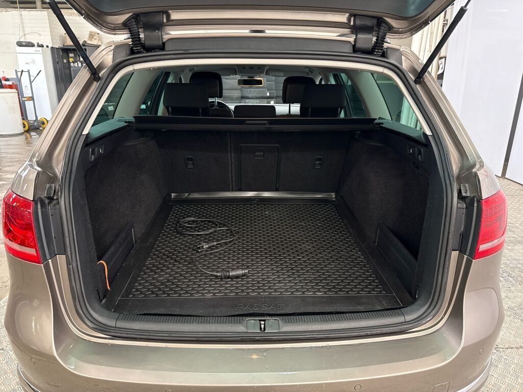 Volkswagen Passat 2011 Ruskea (beige)