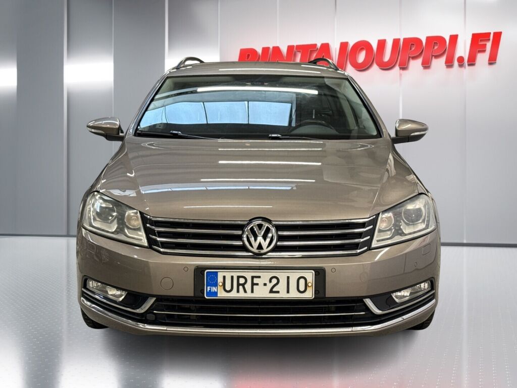 Volkswagen Passat 2011 Ruskea (beige)