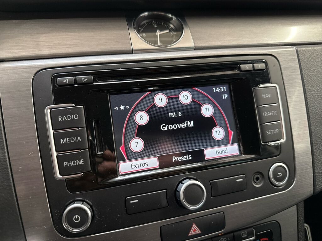 Volkswagen Passat 2011 Ruskea (beige)