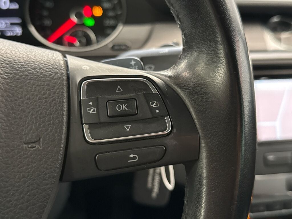 Volkswagen Passat 2011 Ruskea (beige)