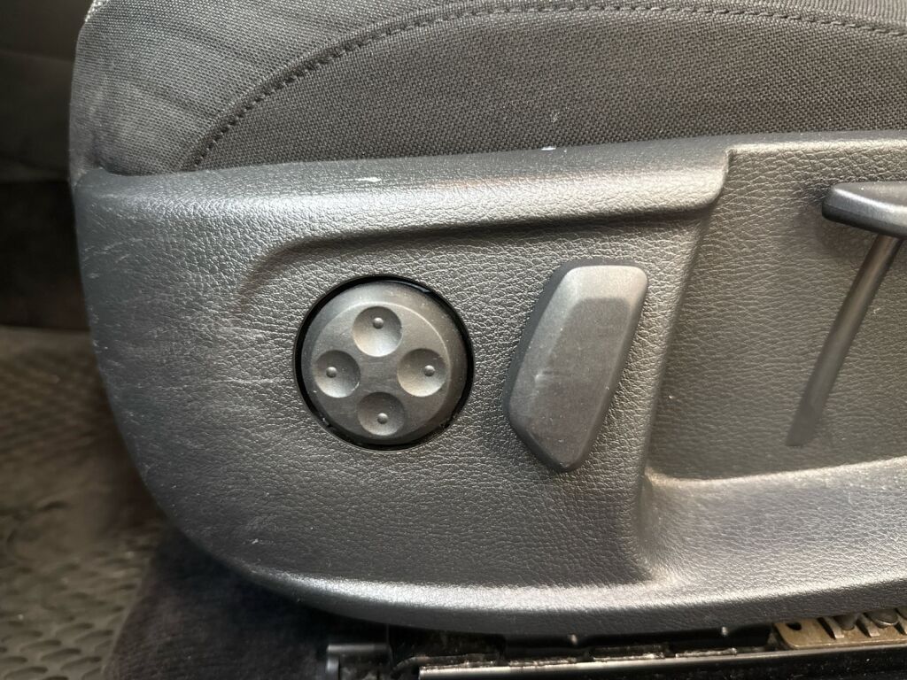 Volkswagen Passat 2011 Ruskea (beige)