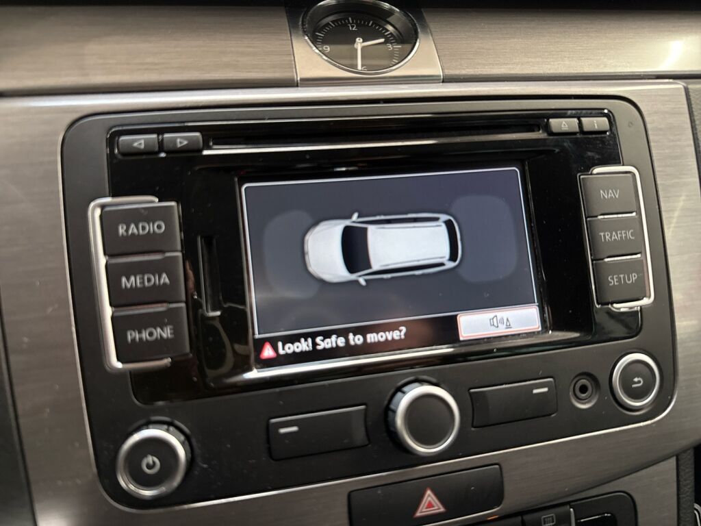 Volkswagen Passat 2011 Ruskea (beige)