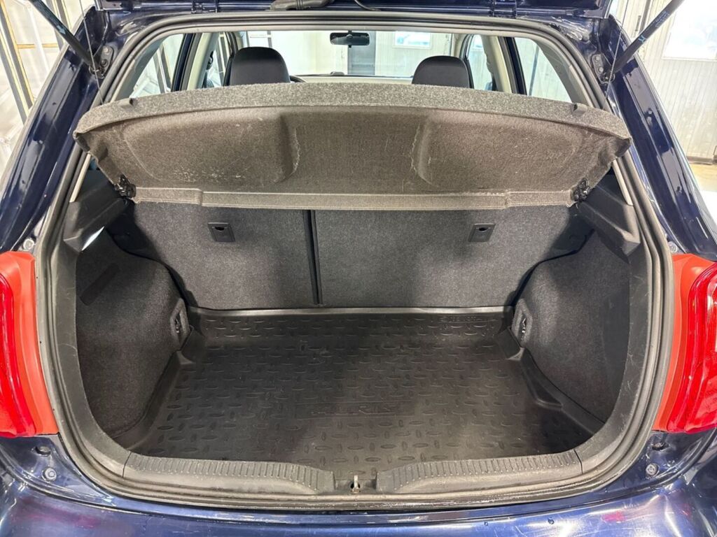 Toyota Auris 2011 Sininen