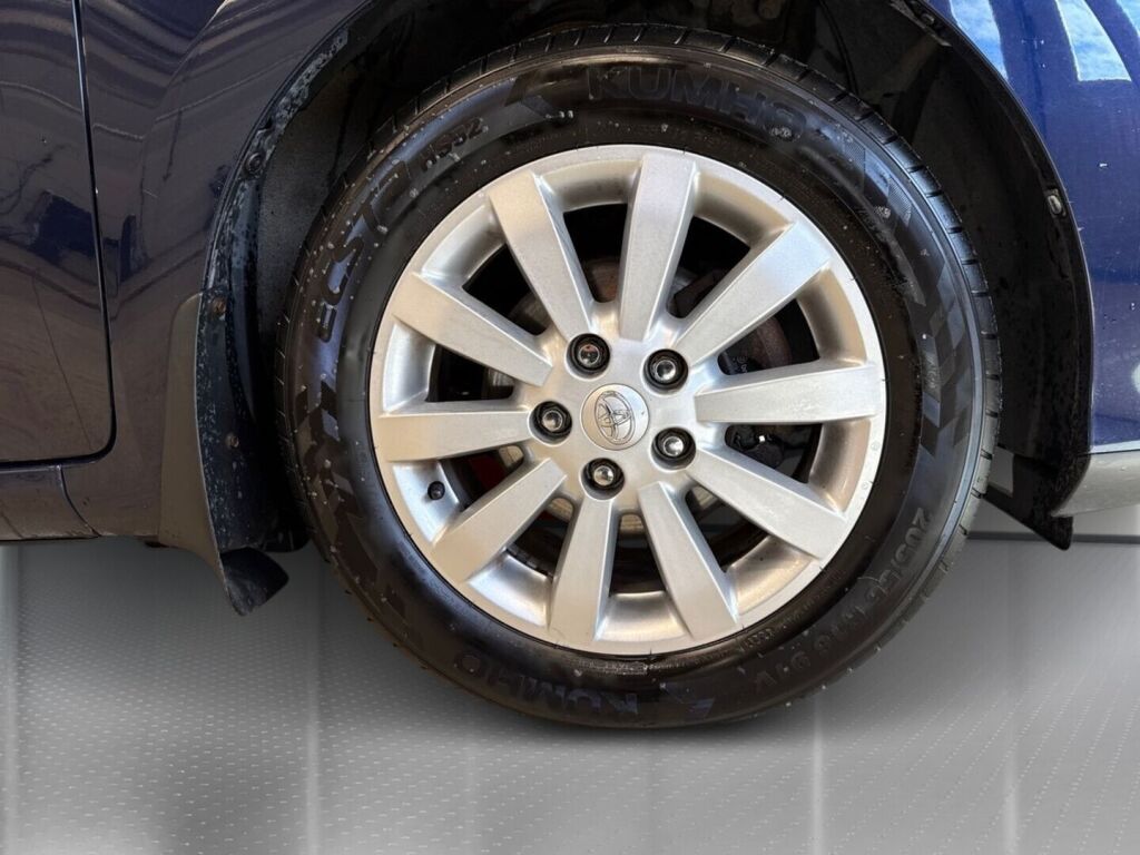 Toyota Auris 2011 Sininen