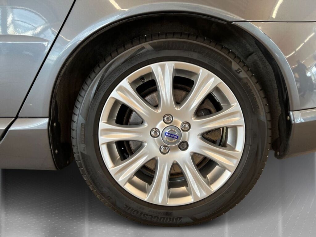 Volvo V70 2011 Harmaa
