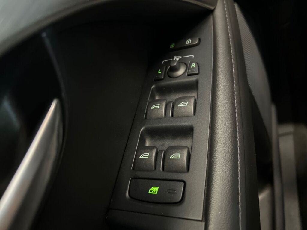 Volvo V70 2011 Harmaa