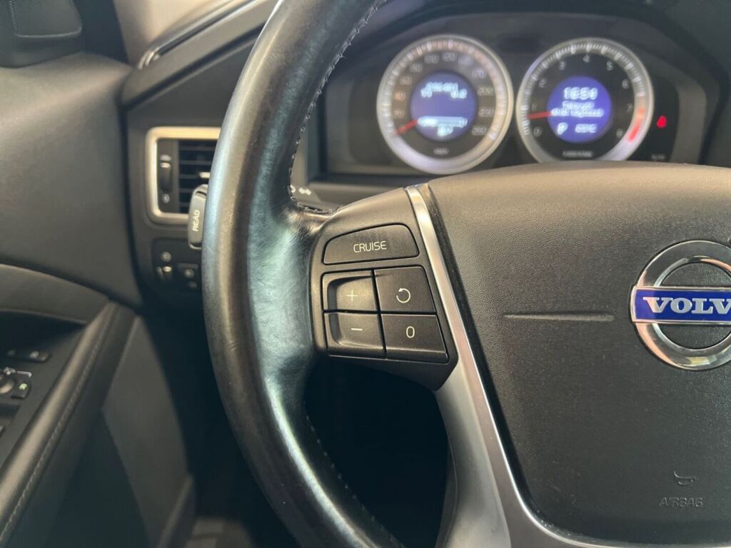 Volvo V70 2011 Harmaa