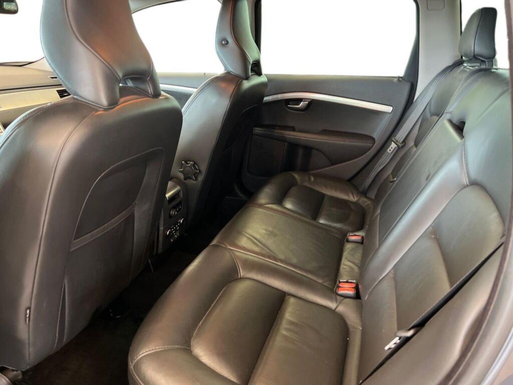 Volvo V70 2011 Harmaa