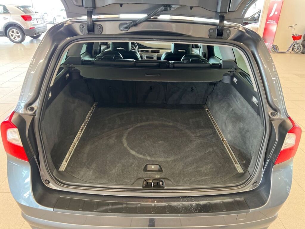 Volvo V70 2011 Harmaa