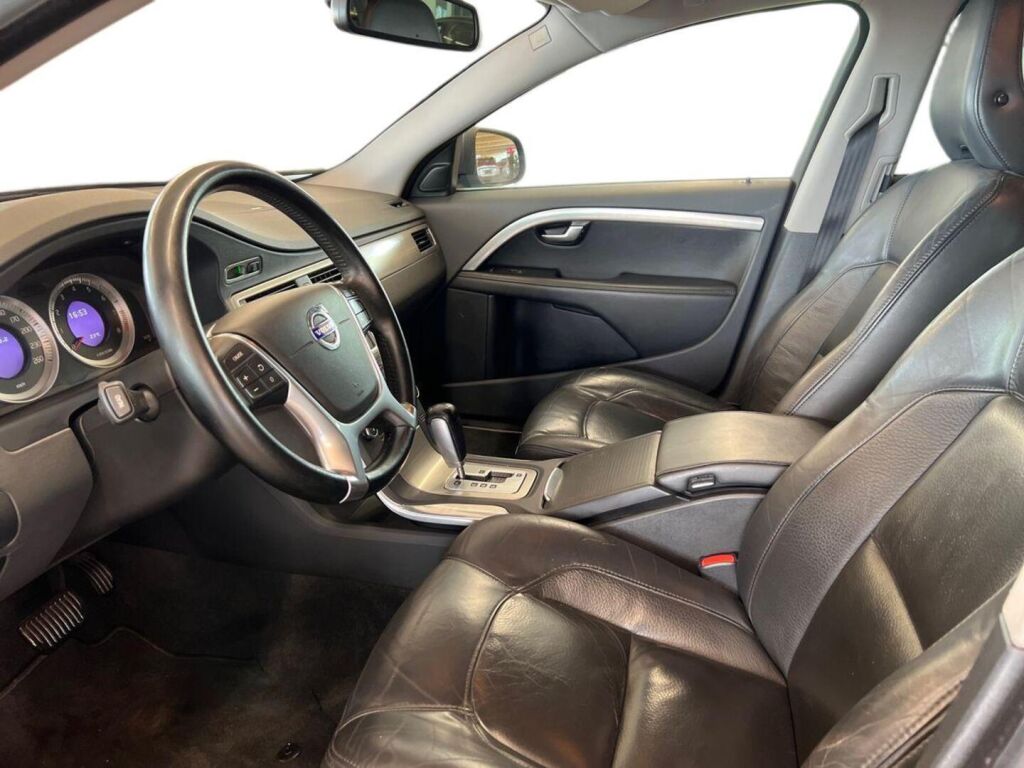 Volvo V70 2011 Harmaa