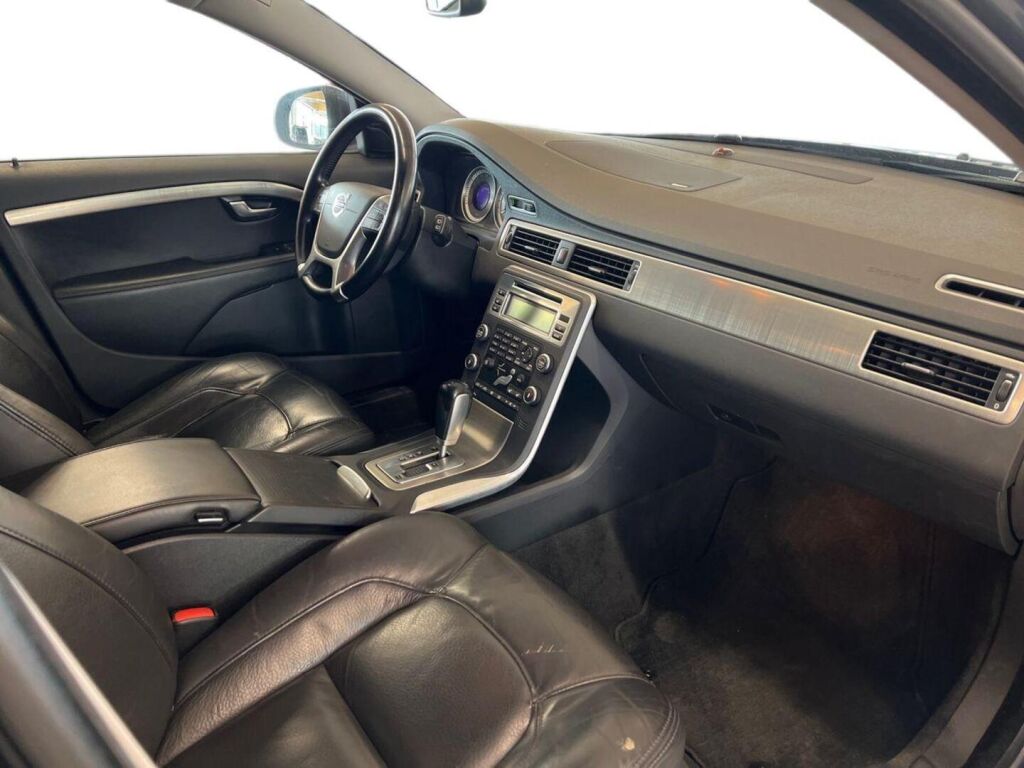 Volvo V70 2011 Harmaa