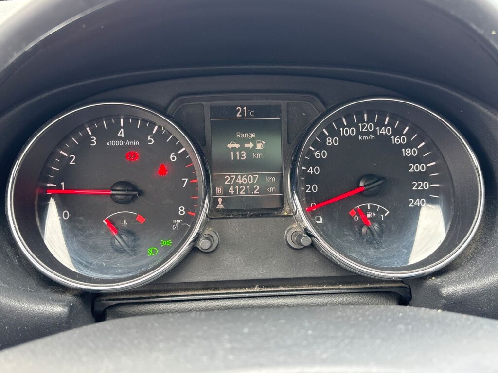 Nissan Qashqai+2 2011 Punainen