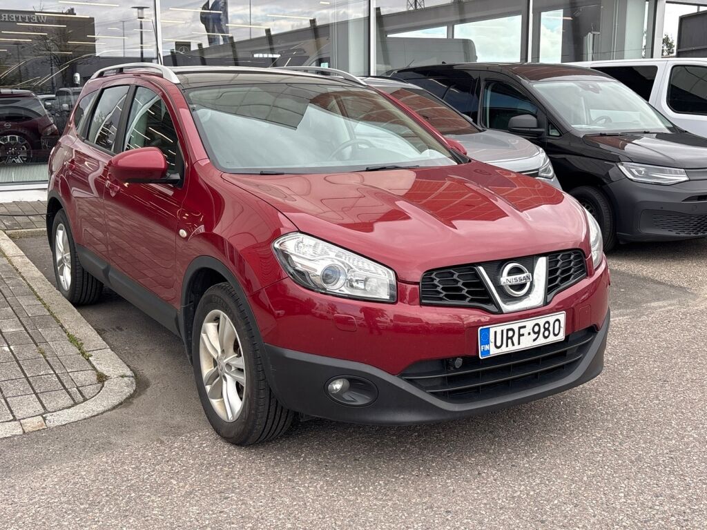 Nissan Qashqai+2 2011 Punainen