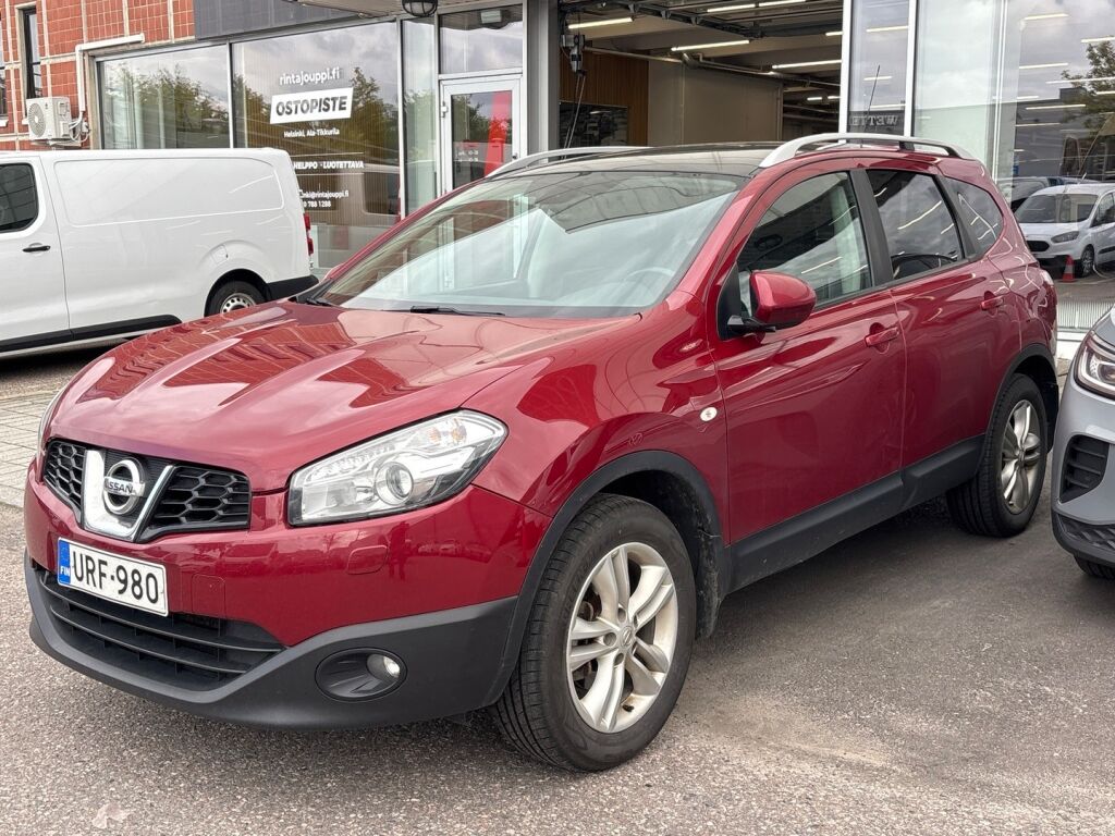 Nissan Qashqai+2 2011 Punainen