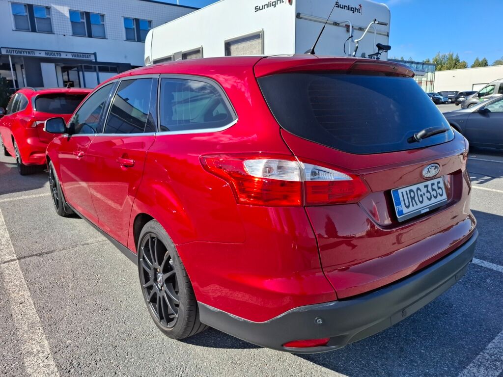Ford Focus 2012 Punainen