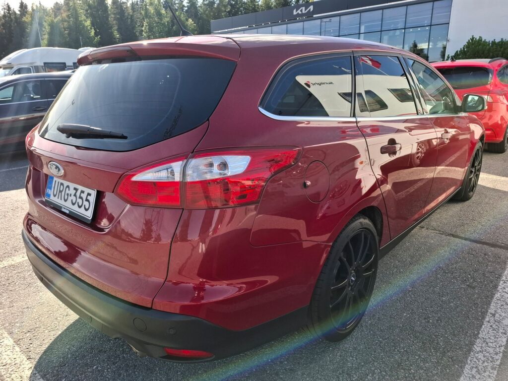 Ford Focus 2012 Punainen