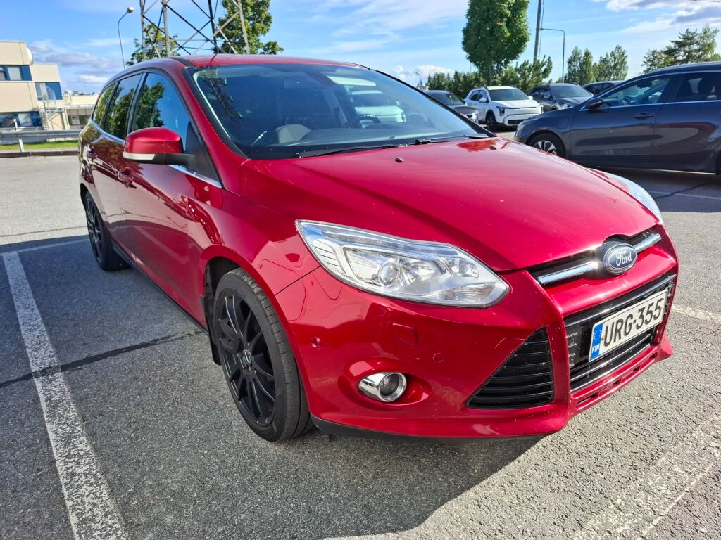 Ford Focus 2012 Punainen