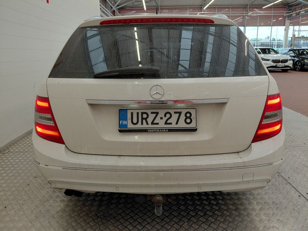 Mercedes-Benz C 2012 Valkoinen