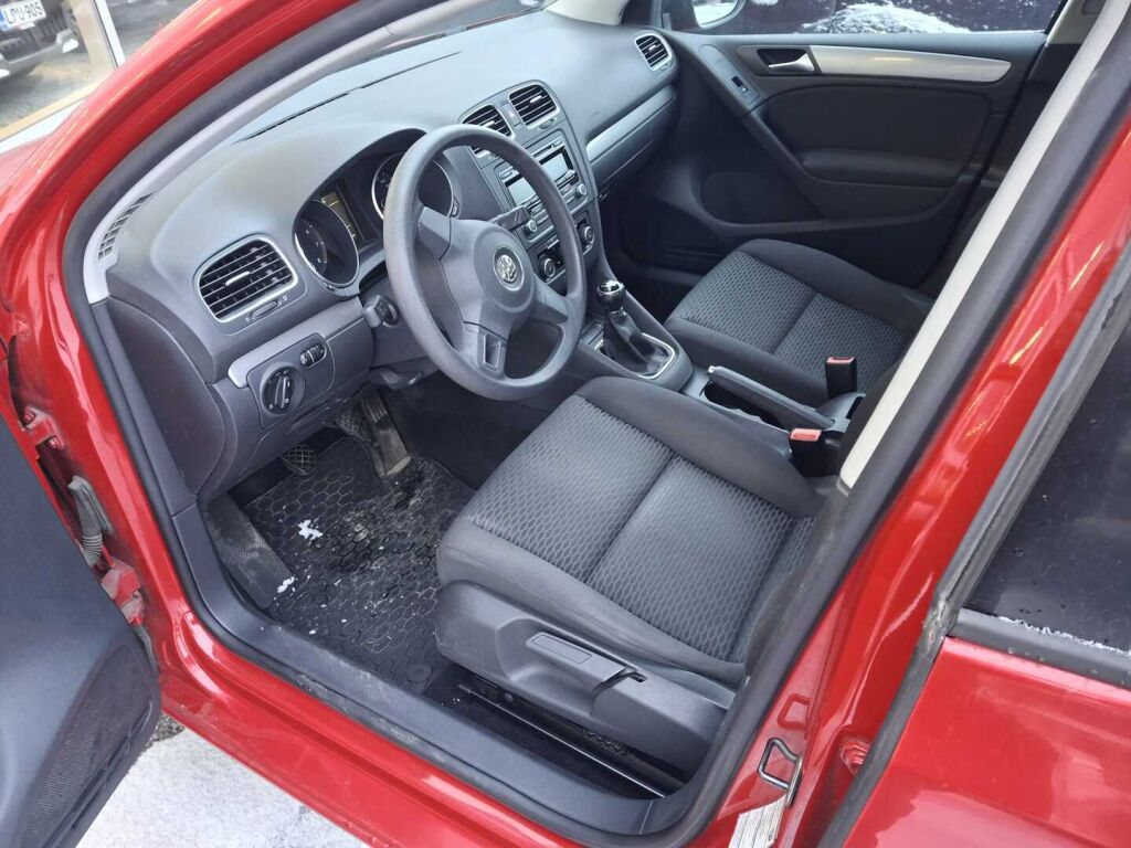 Volkswagen Golf 2012 Punainen