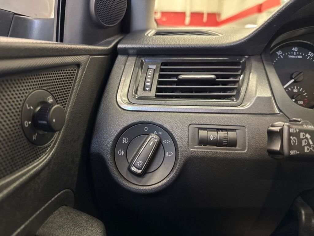 Skoda Rapid 2015 Hopea