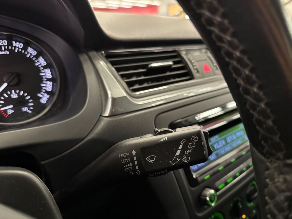 Skoda Rapid 2015 Hopea