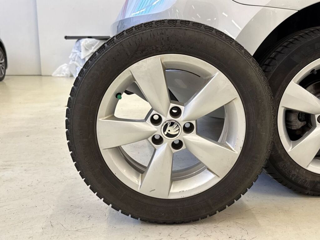 Skoda Rapid 2015 Hopea