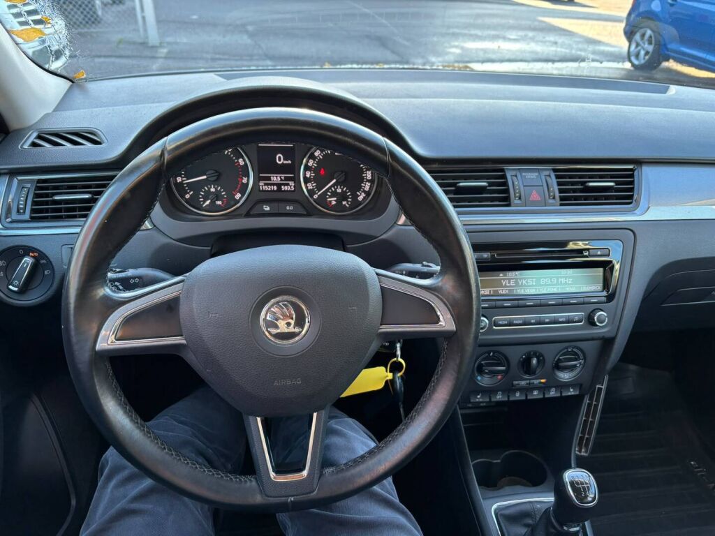 Skoda Rapid 2015 Hopea