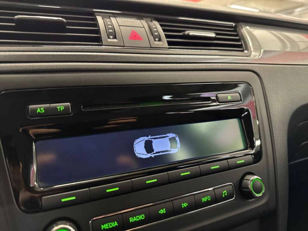 Skoda Rapid 2015 Hopea