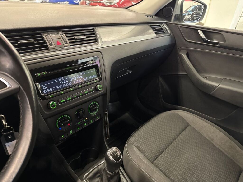Skoda Rapid 2015 Hopea