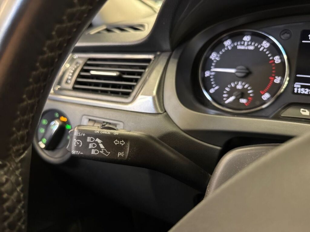 Skoda Rapid 2015 Hopea