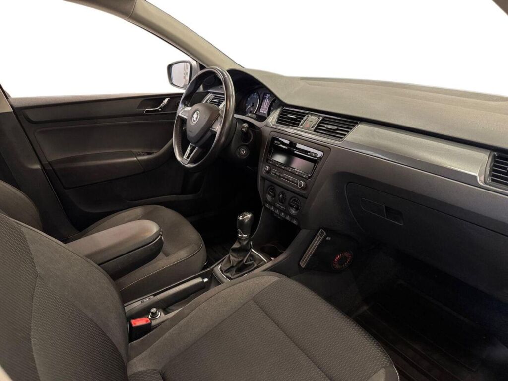 Skoda Rapid 2015 Hopea