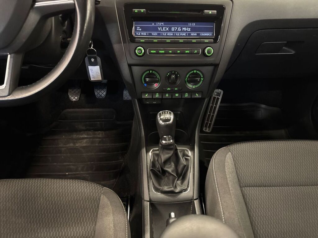 Skoda Rapid 2015 Hopea