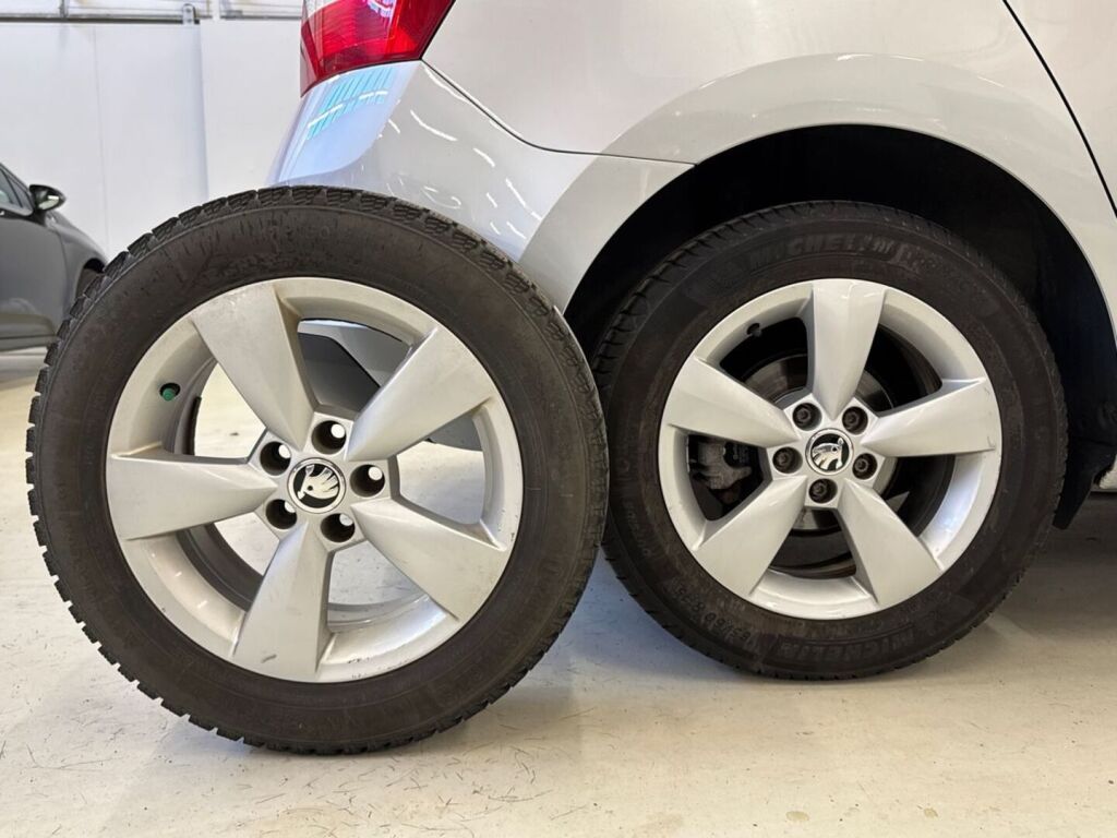 Skoda Rapid 2015 Hopea