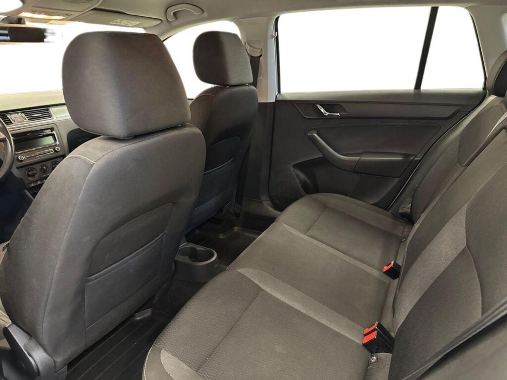 Skoda Rapid 2015 Hopea