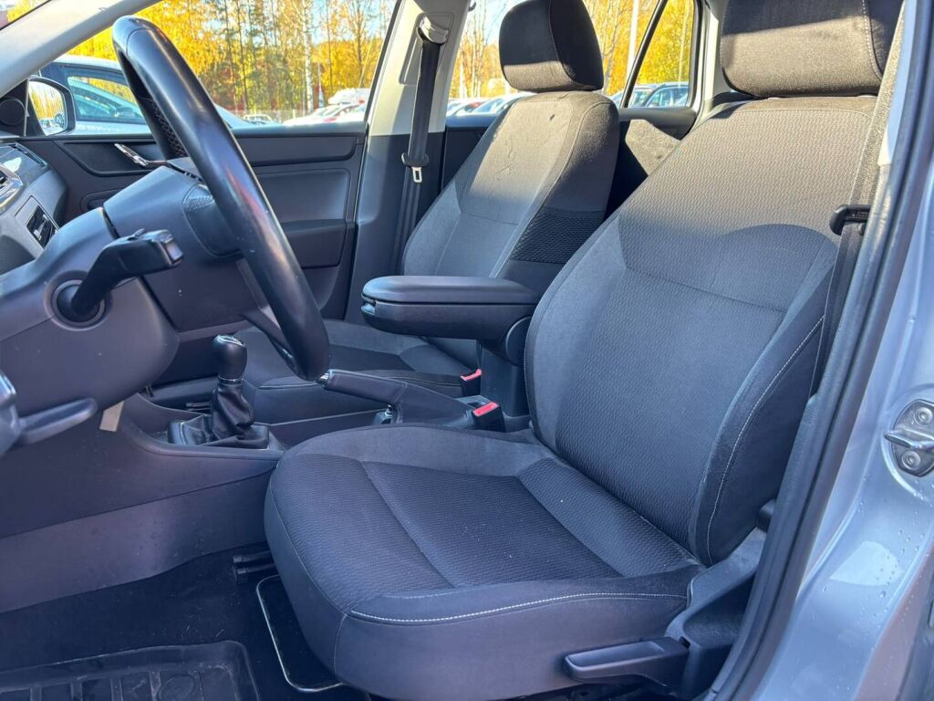 Skoda Rapid 2015 Hopea