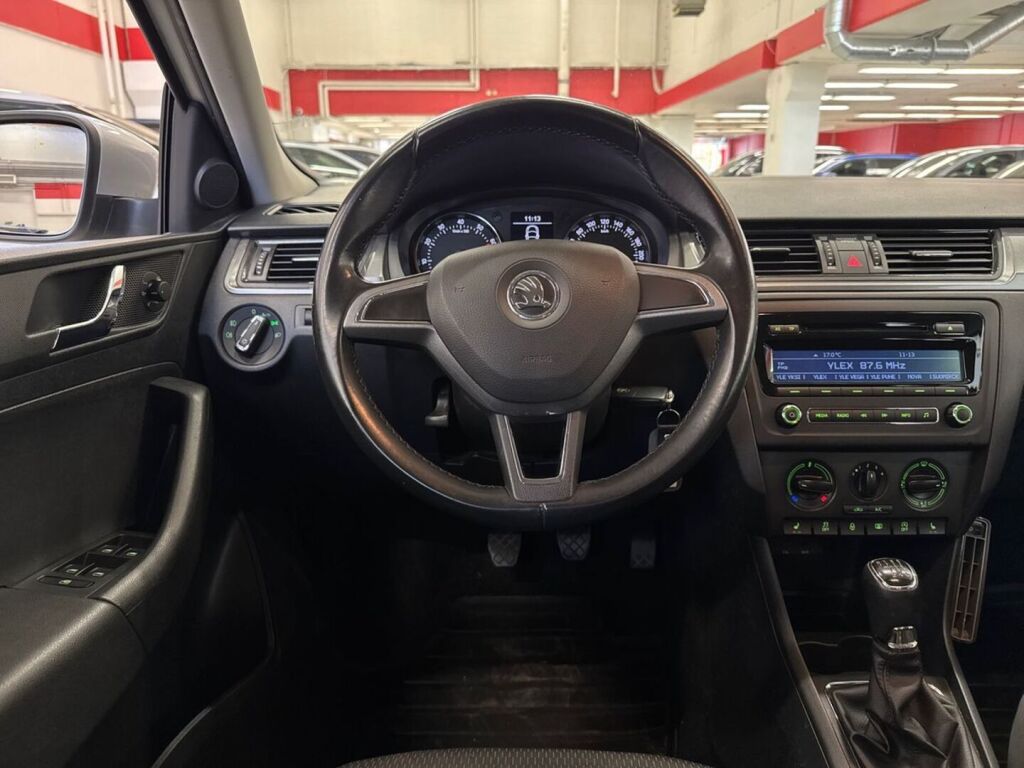 Skoda Rapid 2015 Hopea
