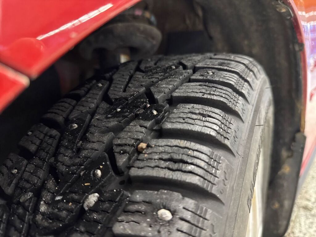 Volkswagen Golf Plus 2012 Metallinhohto Punainen