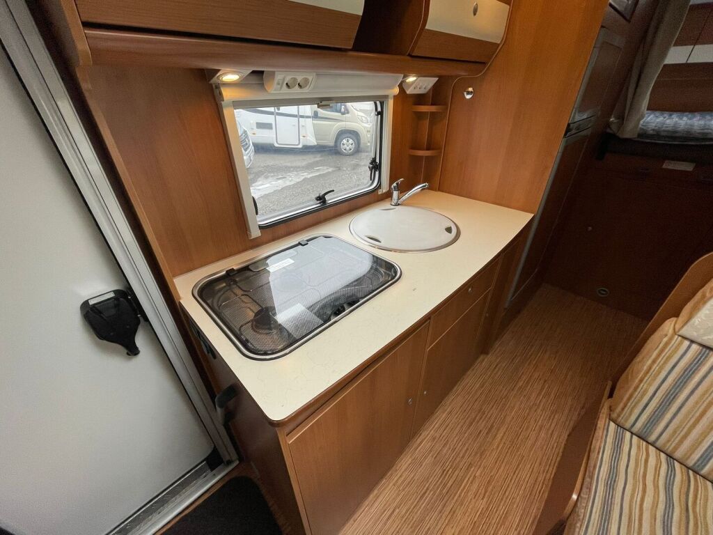 Carado A 464 2012 Valkoinen